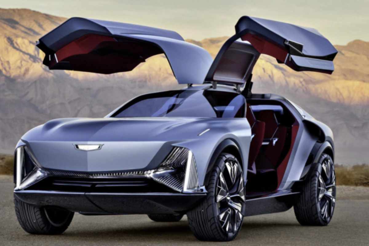 Il concept non è destinato alla produzione in serie, ma rappresenta una dichiarazione d’intenti sul futuro dei crossover elettrici di lusso firmati Cadillac.