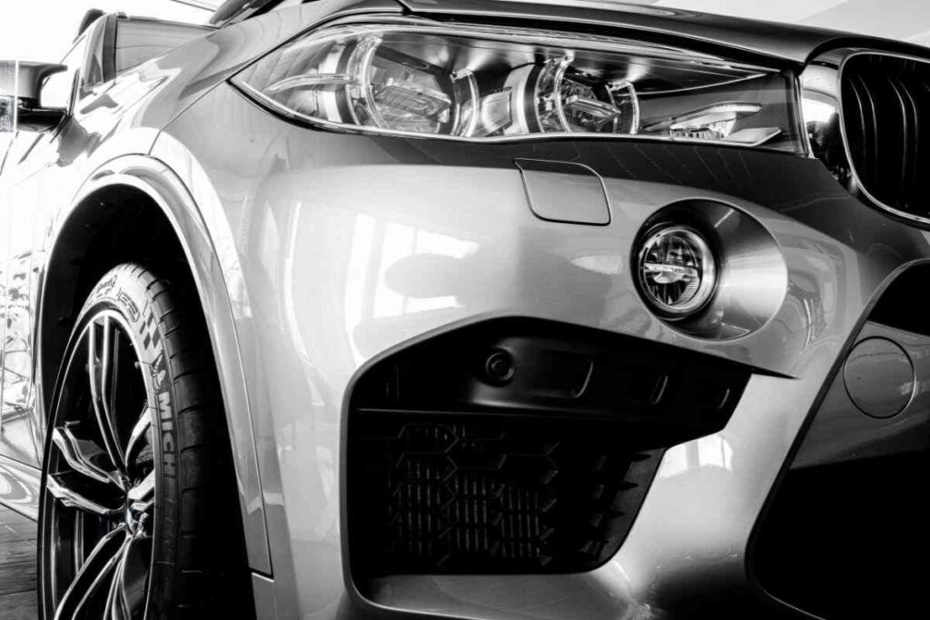 BMW X5: la foto che svela tutto