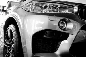 BMW X5: la foto che svela tutto