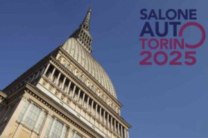 Tra i protagonisti dell’edizione 2025 spicca Suzuki, che presenta una gamma rinnovata, capace di coniugare innovazione tecnologica