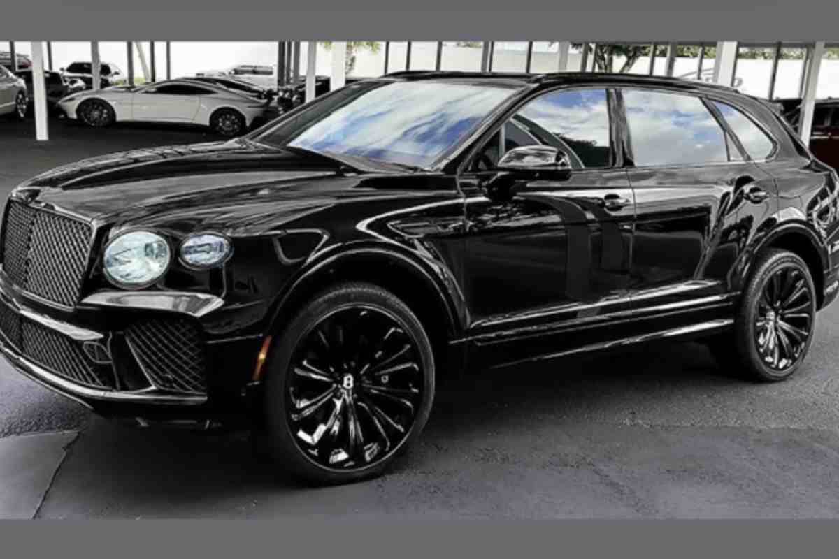 Walliser ha anticipato che ogni anno, a partire dal 2026, Bentley introdurrà un nuovo modello elettrificato o ibrido plug-in