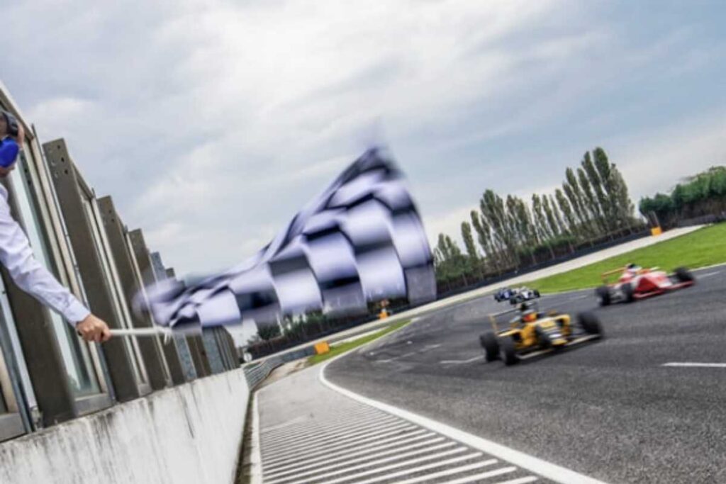 La sua recente vittoria nella gara di quattro ore della Nürburgring Langstrecken-Serie (NLS), al volante della Ferrari 296 GT3