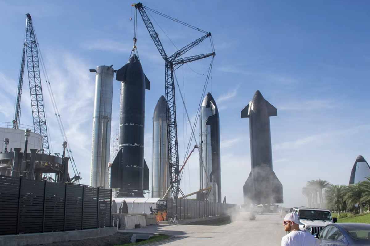 Parallelamente all'espansione tecnologica, SpaceX sta trasformando il proprio quartier generale a Boca Chica, Texas, in una vera e propria città.