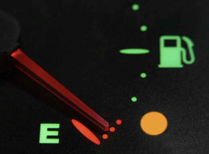Spia della riserva in auto