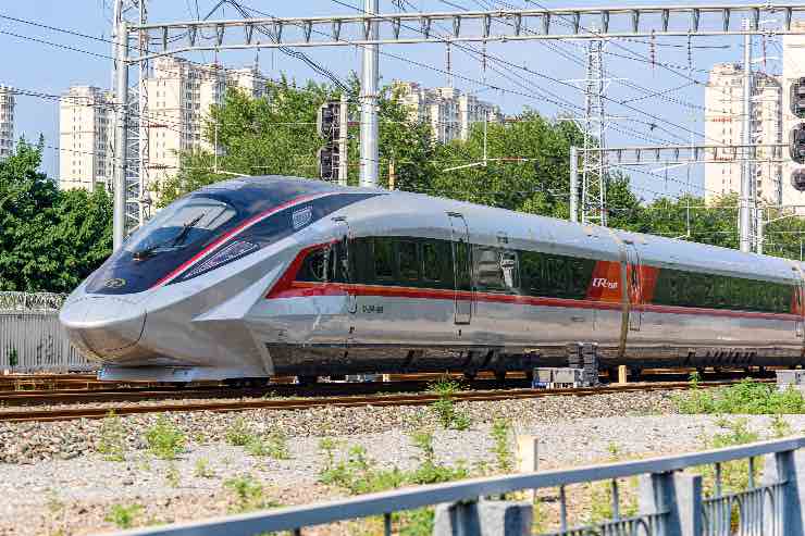 Record CR 450 treno