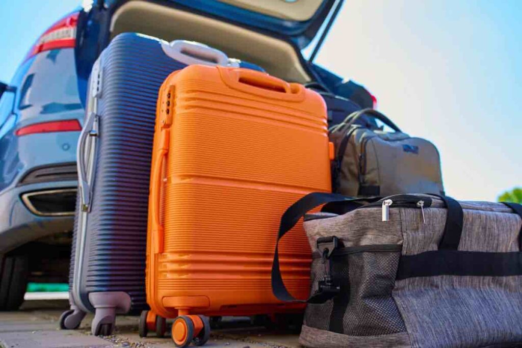 Viaggiare ferie invernali valigie