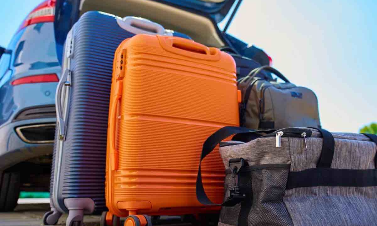 Viaggiare ferie invernali valigie