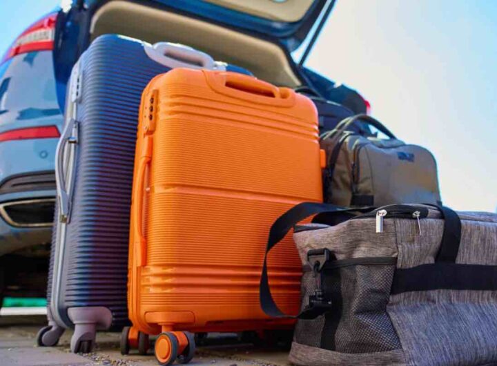 Viaggiare ferie invernali valigie